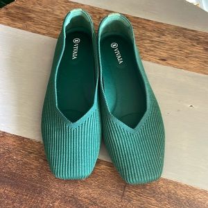 Vivaia Margot 2.0 ballet flat. Square toe, V cut. Size 39.5